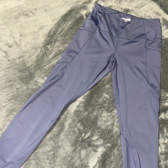 LEGGINGS ON SALE! 🖤 - Picture 2 of 13